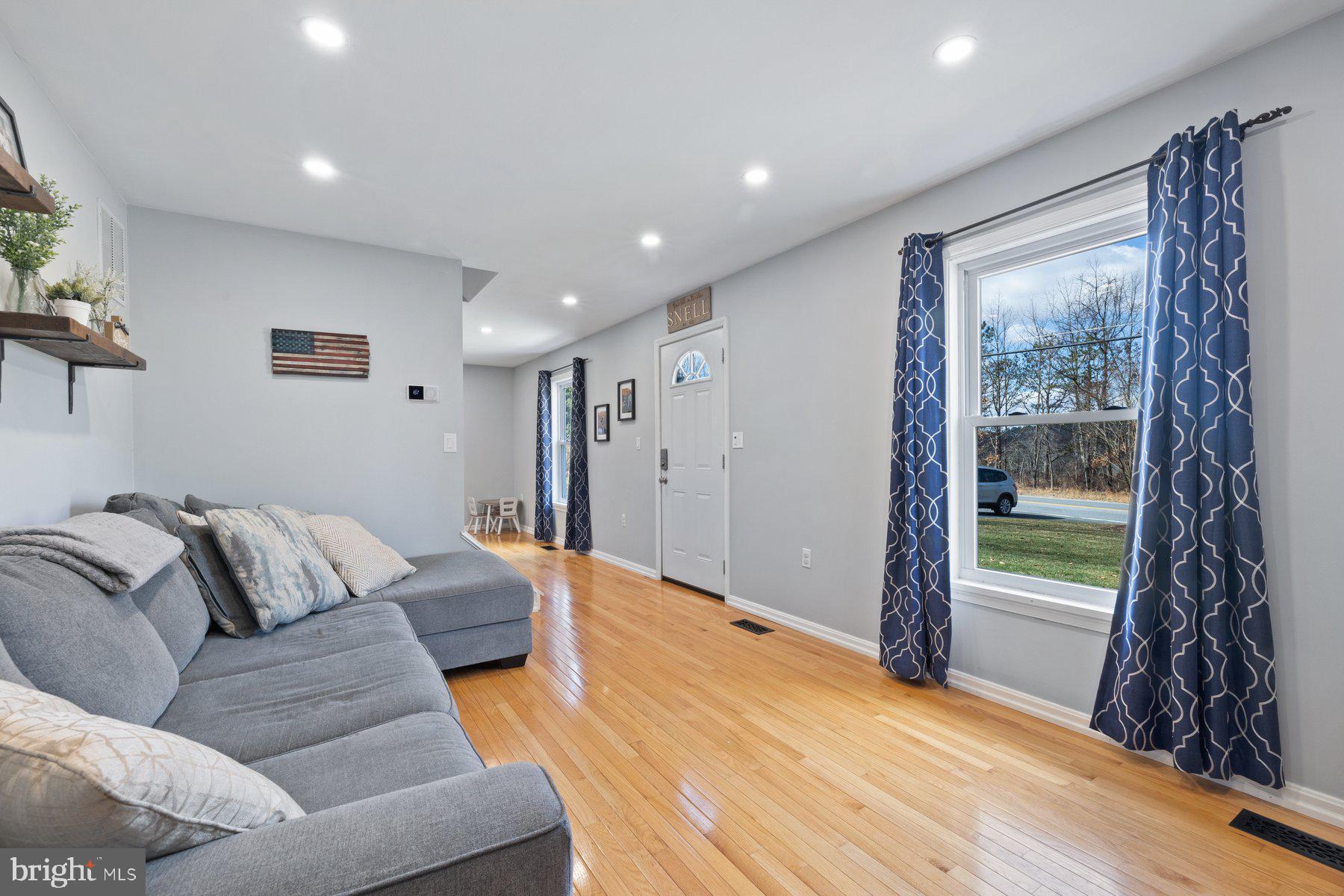 4181 Buffalo Road Mount Airy, MD 21771 - Photo 7 of 38 a living room with furniture and a window