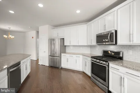 $635,000 | 3985 Norton Place, Unit 101, Fairfax, VA 22030