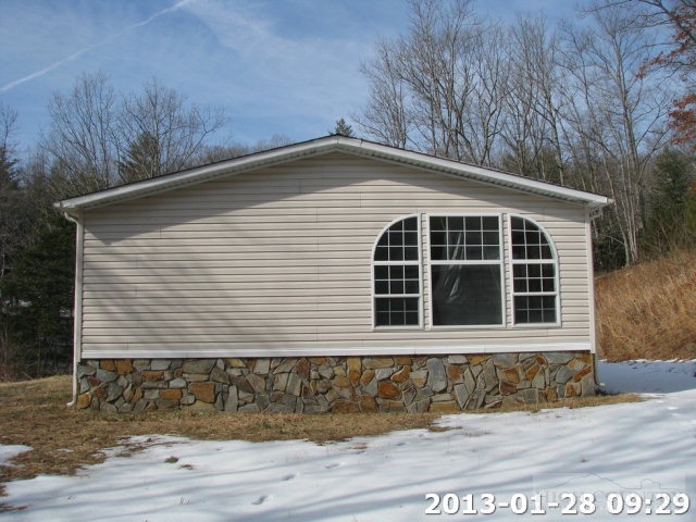 360 Moore Road Lansing, NC 28643 - Photo 9 of 13