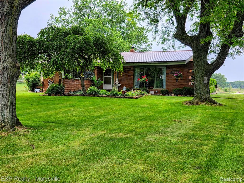 11232 Yale Road Yale, MI 48097 - Photo 2 of 24