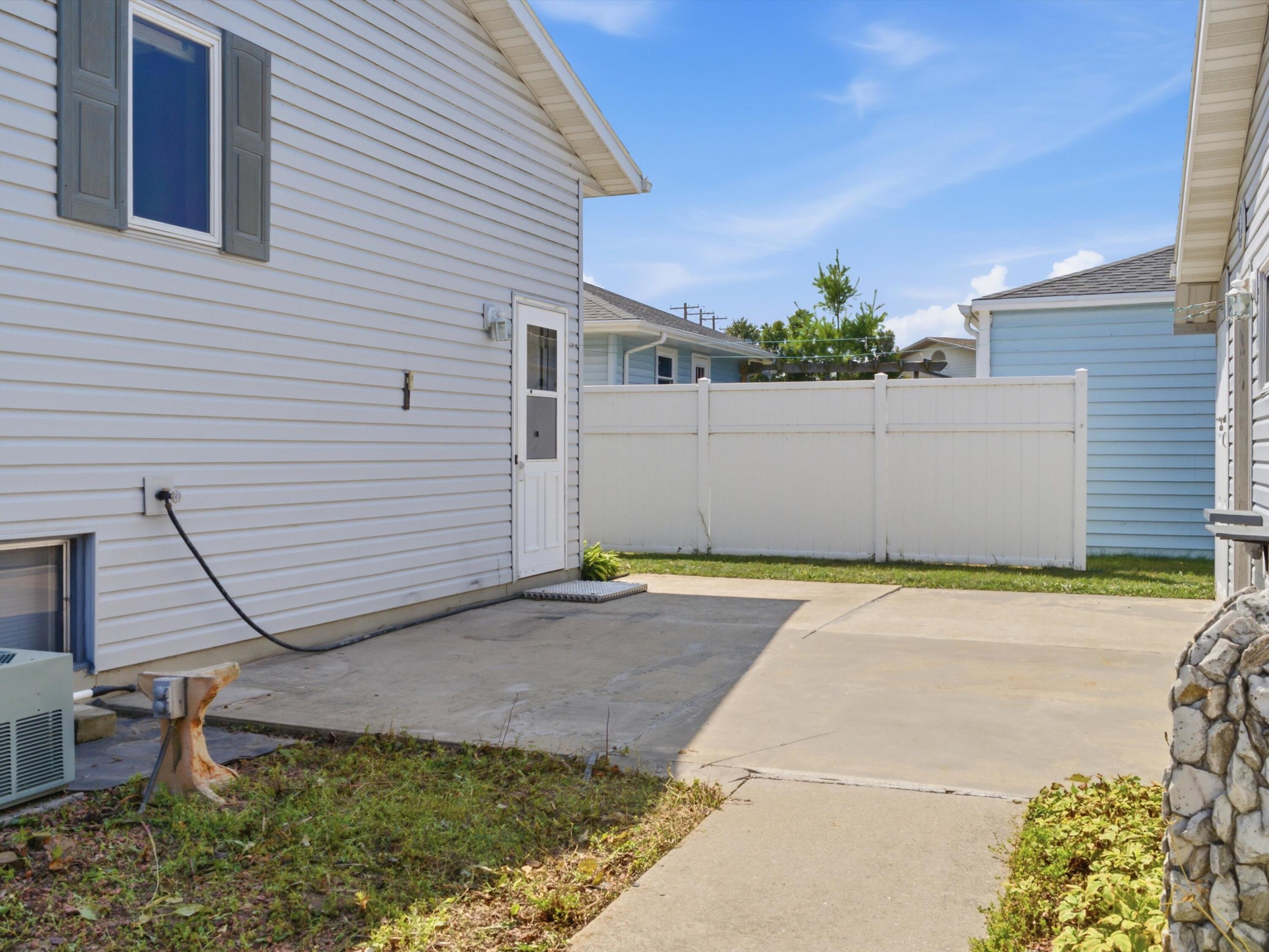 2702 Wilson Street Two Rivers, WI 54241 - Photo 38 of 43 16-DSC01064