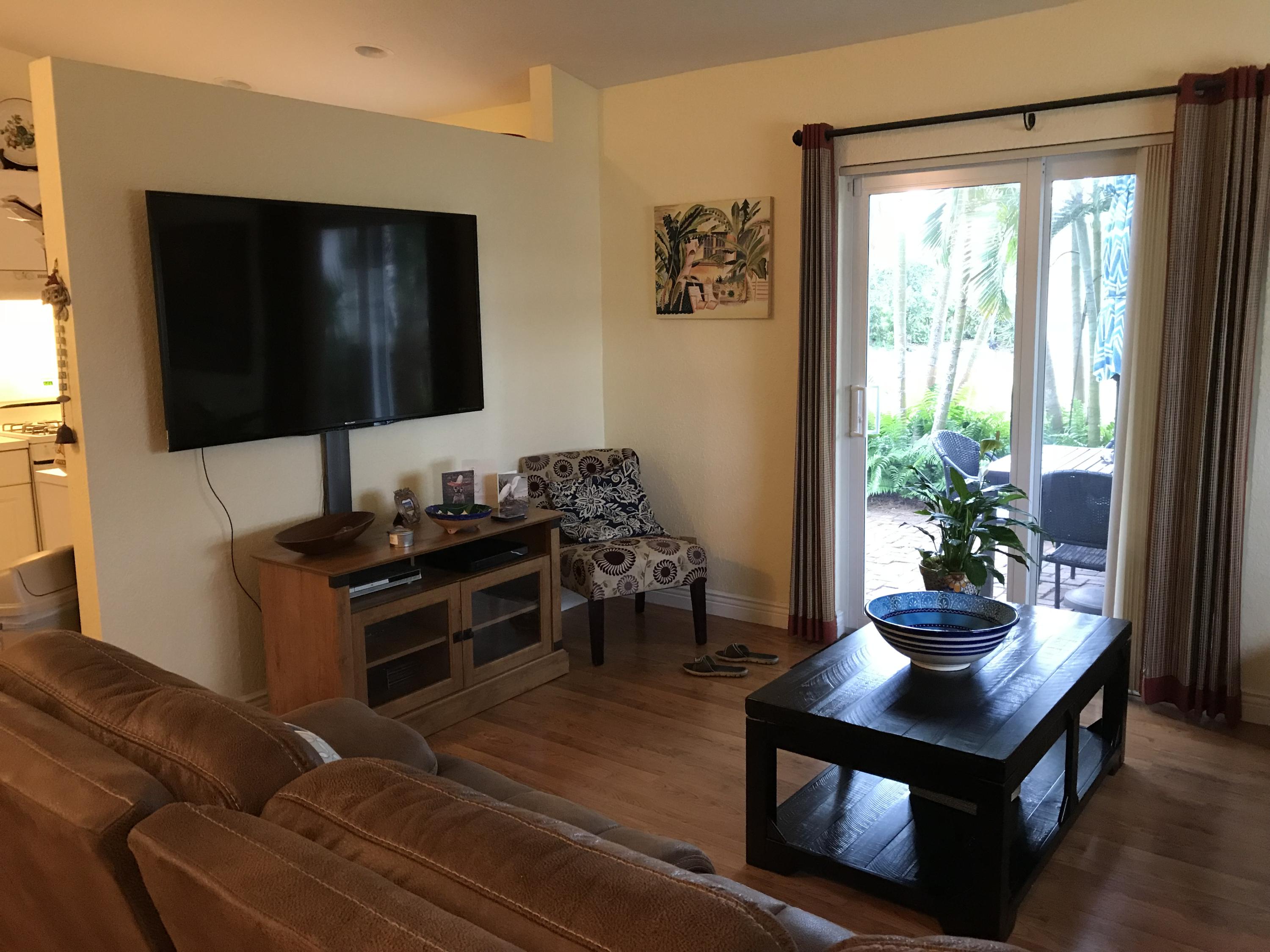 2122 East Ridge Circle East Boynton Beach, FL 33435 - Photo 12 of 21 Living Room2
