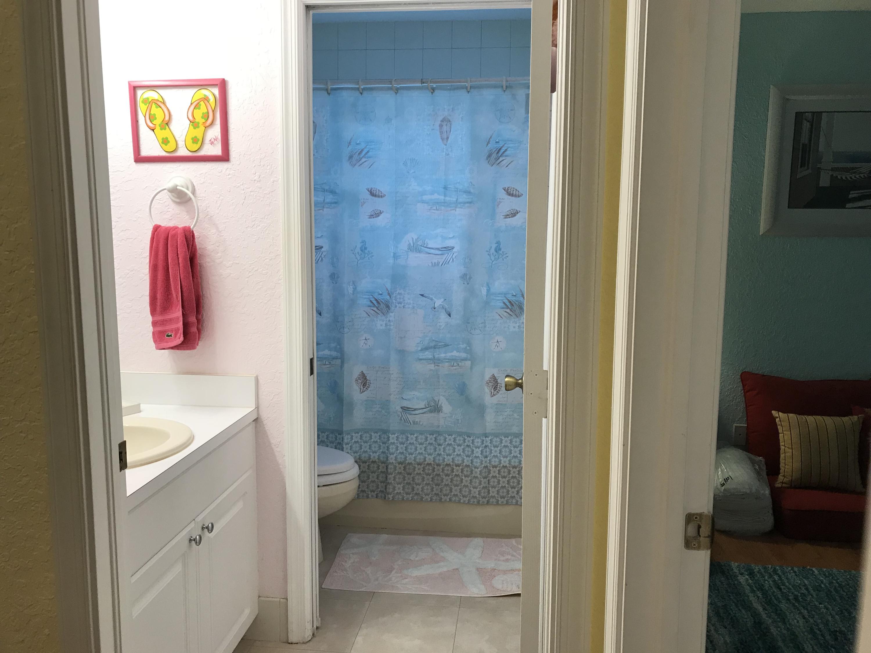 2122 East Ridge Circle East Boynton Beach, FL 33435 - Photo 19 of 21 Bathroom