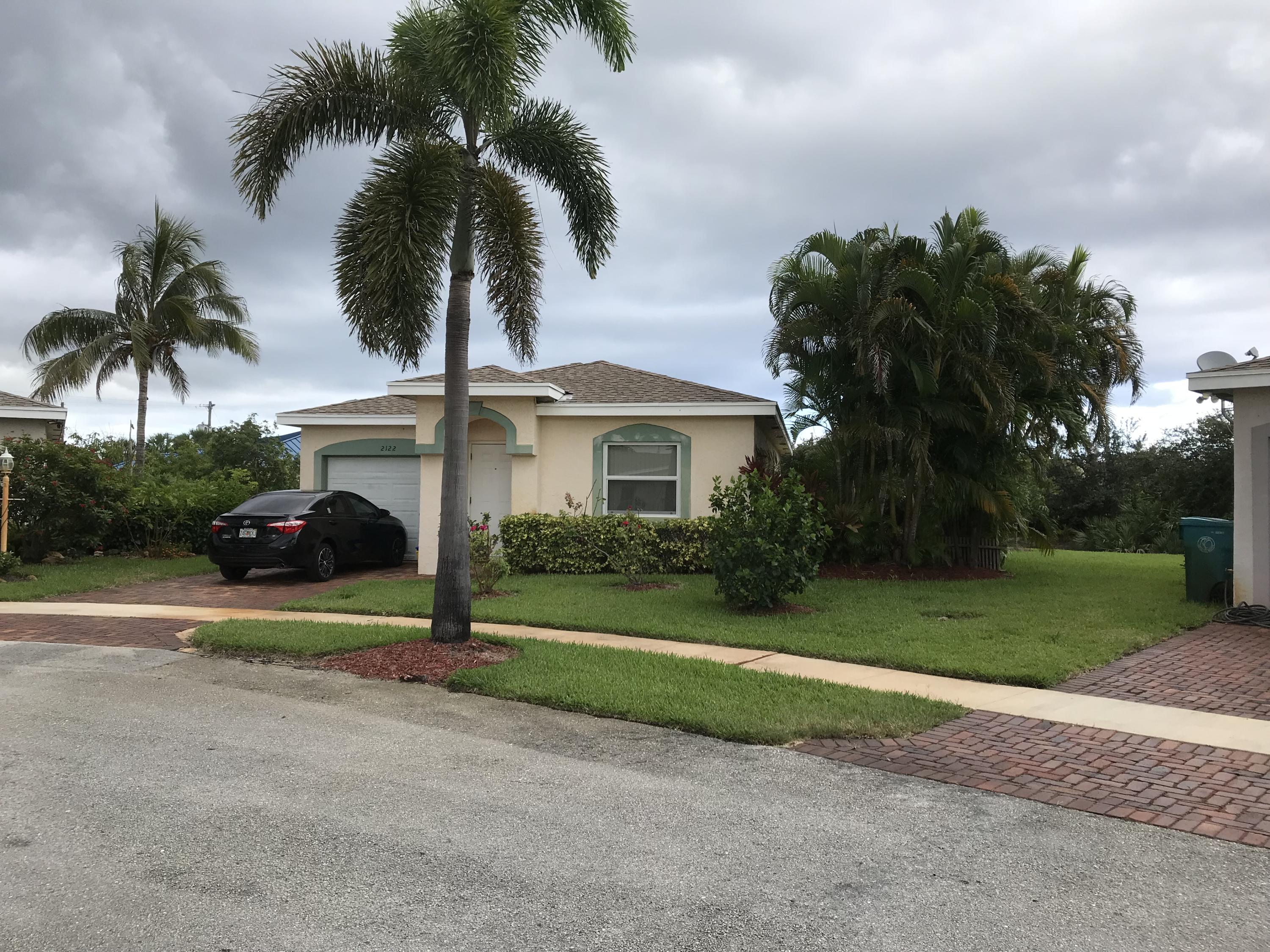 2122 East Ridge Circle East Boynton Beach, FL 33435 - Photo 2 of 21 Front