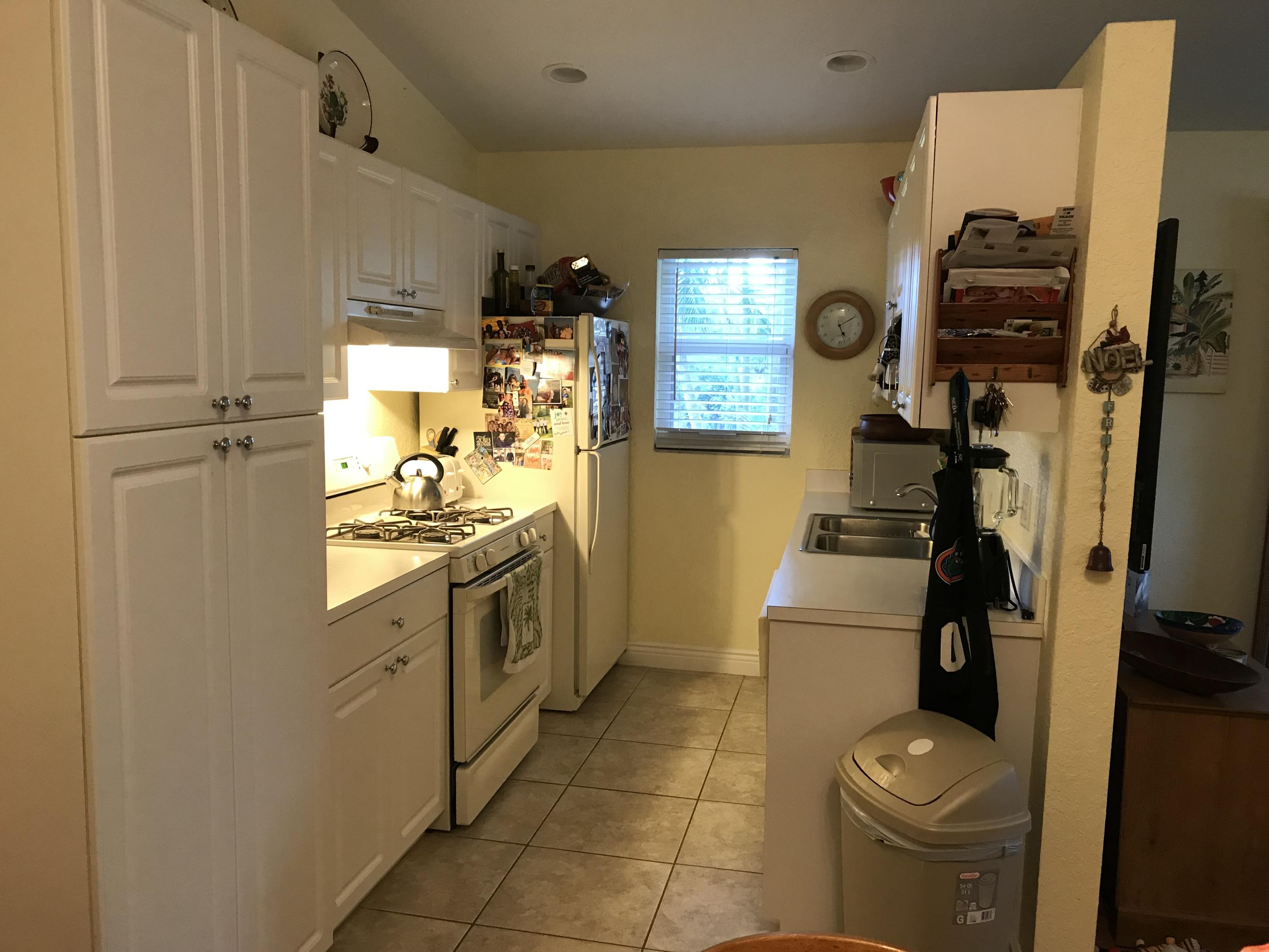 2122 East Ridge Circle East Boynton Beach, FL 33435 - Photo 10 of 21 Kitchen2