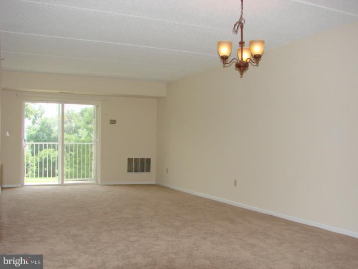 116 Brandon Road Norristown, PA 19403 - Photo 4 of 20 Living Room