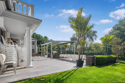 $5,295,000 | 5 Farmwoods Lane, Glen Head, NY 11545