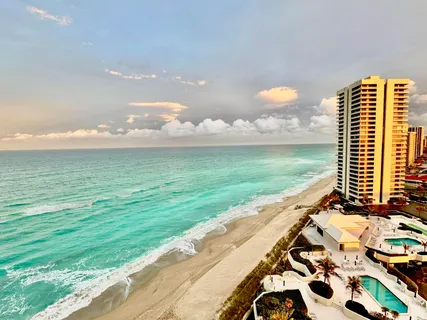 $1,250,000 | 5540 North Ocean Drive, Unit 14B, Singer Island, FL 33404