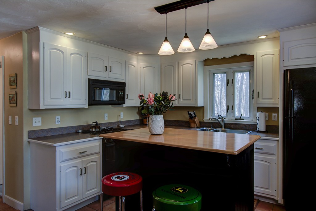 35 Anthony Road Franklin, MA 02038 - Photo 3 of 22 Gallery Image 3