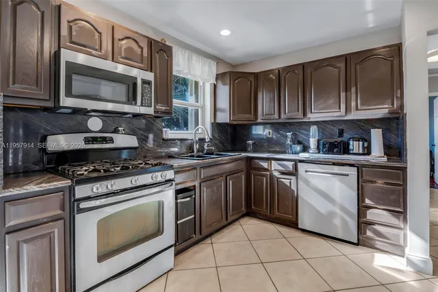 $4,500 | 1600 North 28th Court, Hollywood, FL 33020