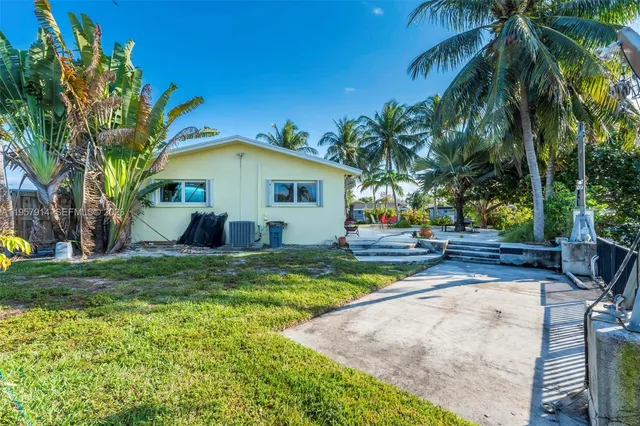 $4,500 | 1600 North 28th Court, Hollywood, FL 33020