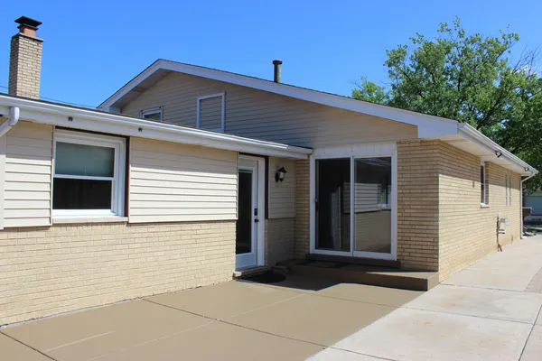 $350,000 | 5428 138th Street, Crestwood, IL 60418
