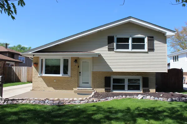 $350,000 | 5428 138th Street, Crestwood, IL 60418