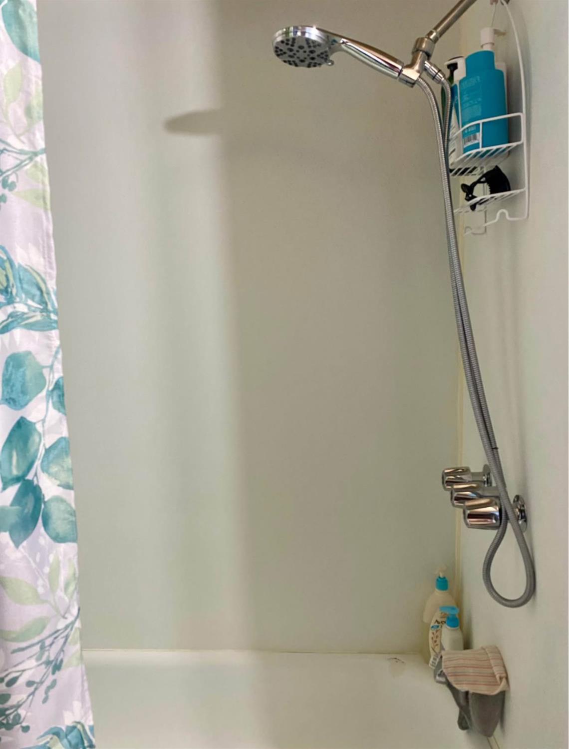 3632 9th Street Ceres, CA 95307 - Photo 13 of 23 a bathroom with a shower and tub