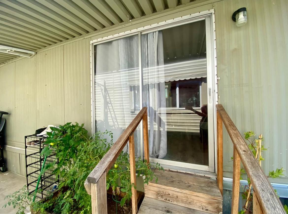 3632 9th Street Ceres, CA 95307 - Photo 2 of 23 a porch with seating space