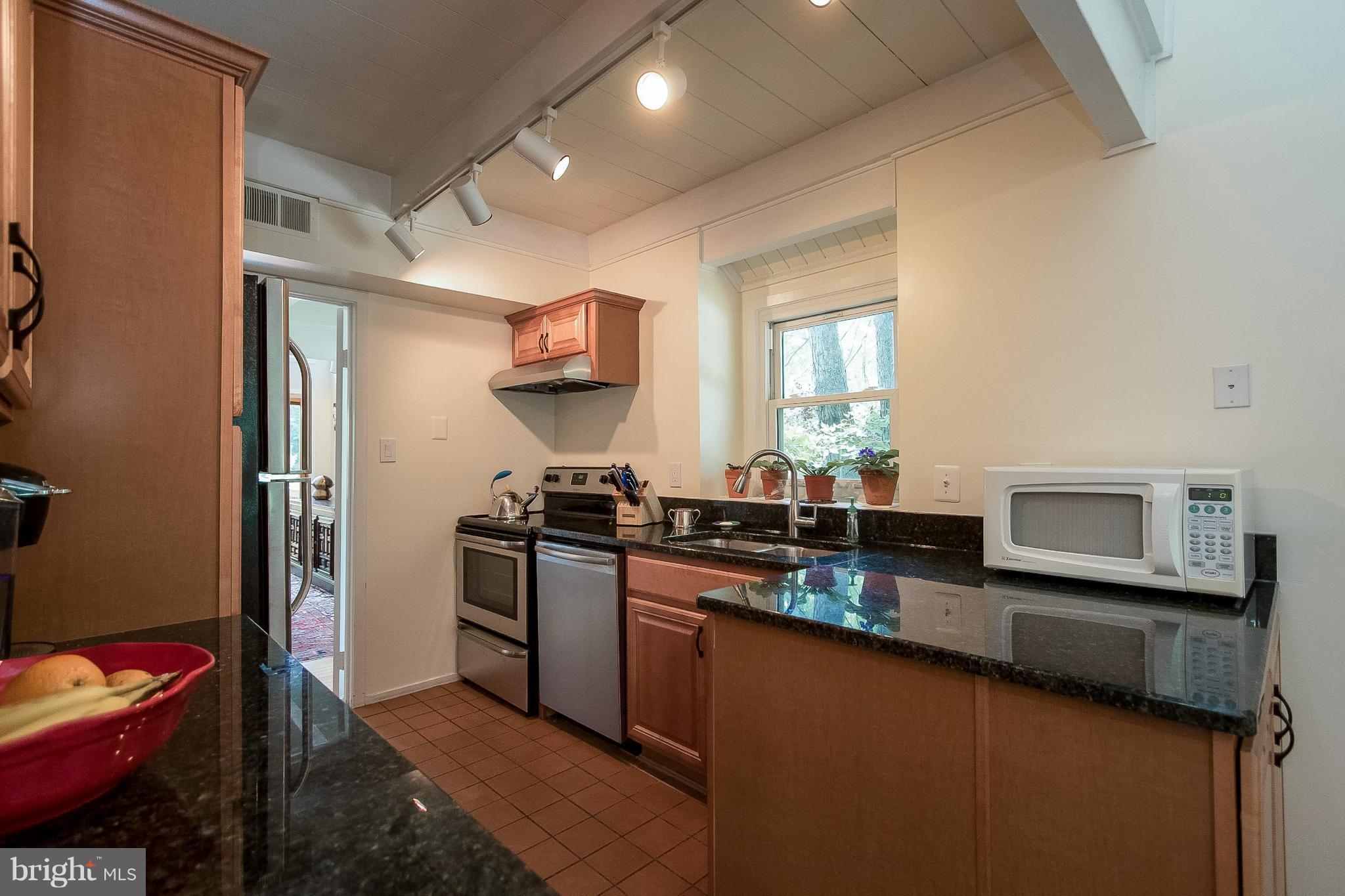 11170 Glade Drive Reston, VA 20191 - Photo 9 of 30 Kitchen