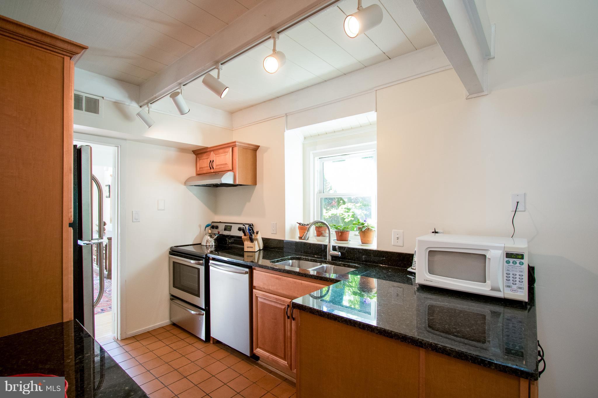 11170 Glade Drive Reston, VA 20191 - Photo 10 of 30 Kitchen