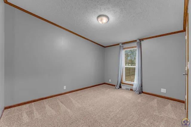 $278,000 | 4853 Cheyenne Lane, McLouth, KS 66054