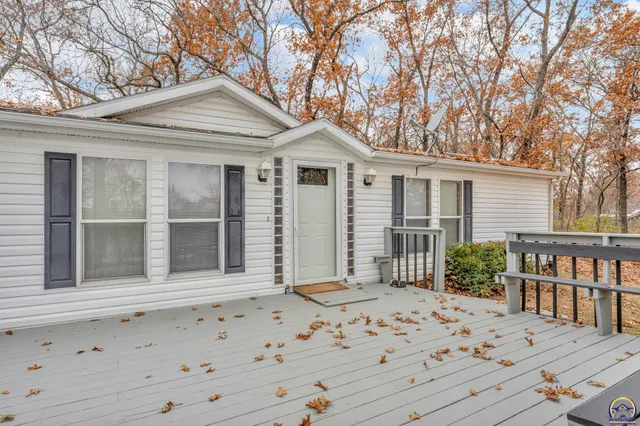 $278,000 | 4853 Cheyenne Lane, McLouth, KS 66054