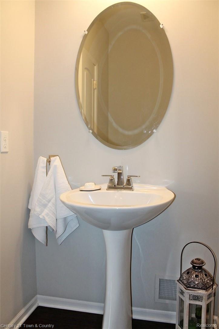 50394 Scarborough Road Canton, MI 48188 - Photo 7 of 66 IMG_9034.JPG
