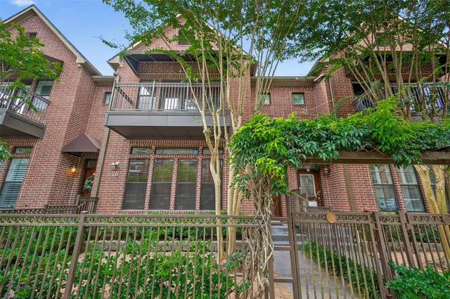 $845,000 | 28 Riva Row, Spring, TX 77380