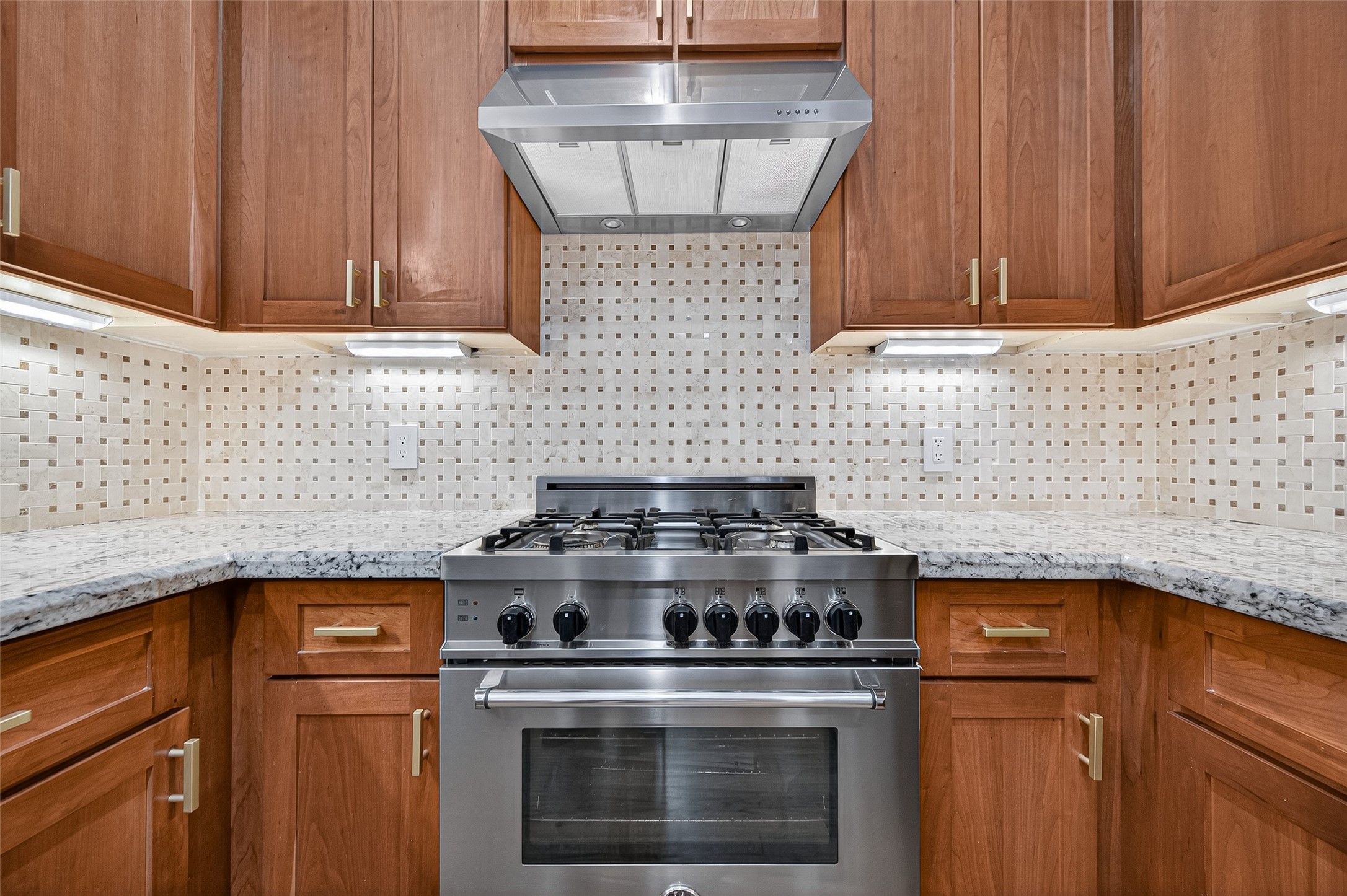 28 Riva Row Spring, TX 77380 - Photo 13 of 48