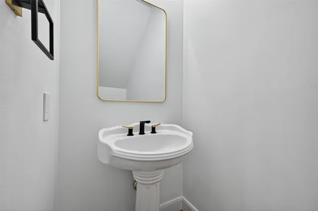 $845,000 | 28 Riva Row, Spring, TX 77380