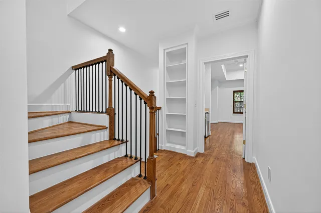 $845,000 | 28 Riva Row, Spring, TX 77380