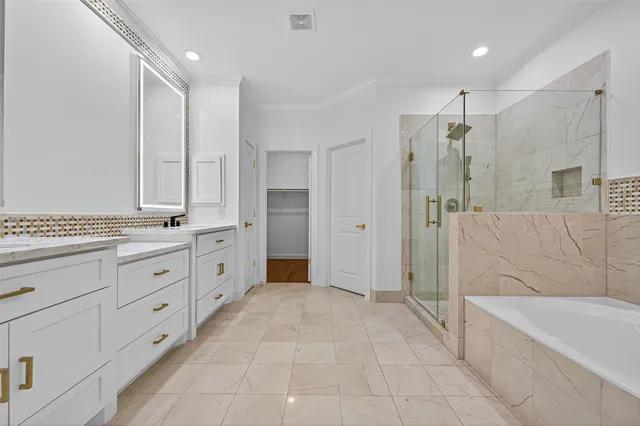 $845,000 | 28 Riva Row, Spring, TX 77380