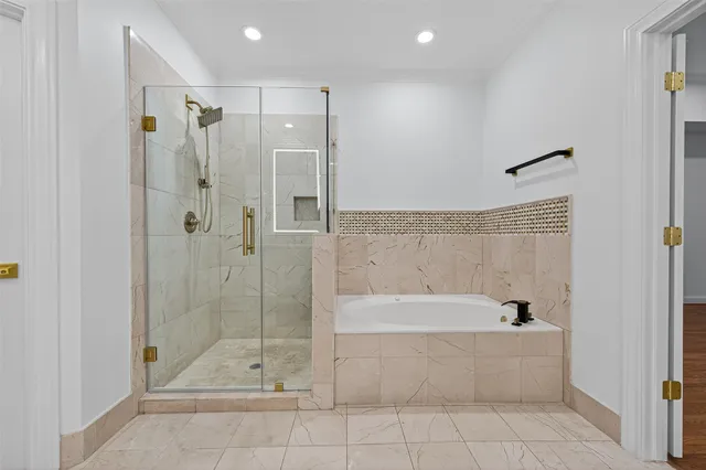 $845,000 | 28 Riva Row, Spring, TX 77380