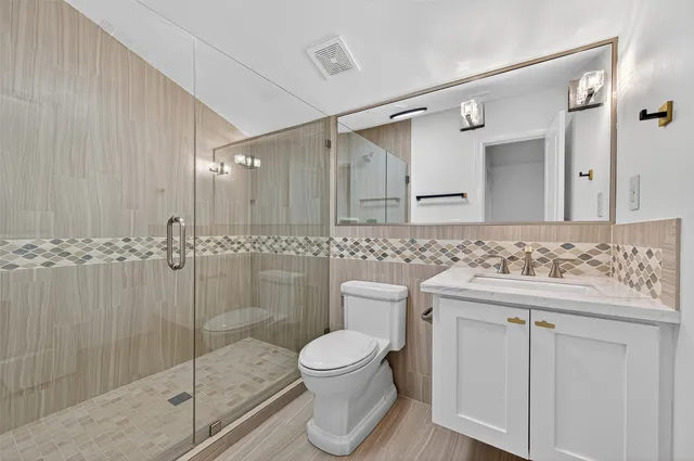 $845,000 | 28 Riva Row, Spring, TX 77380