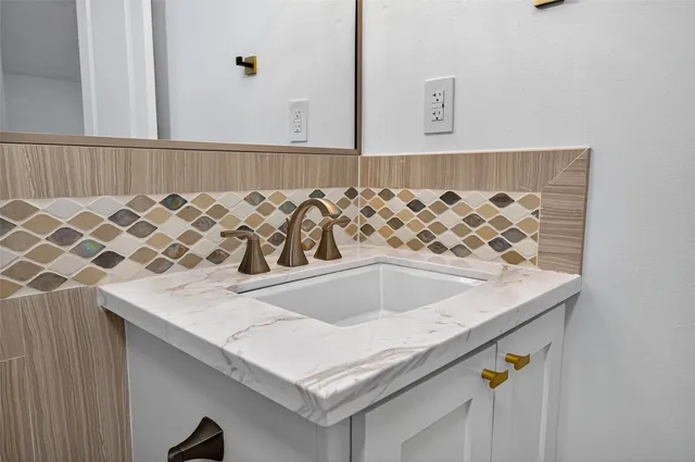 $845,000 | 28 Riva Row, Spring, TX 77380