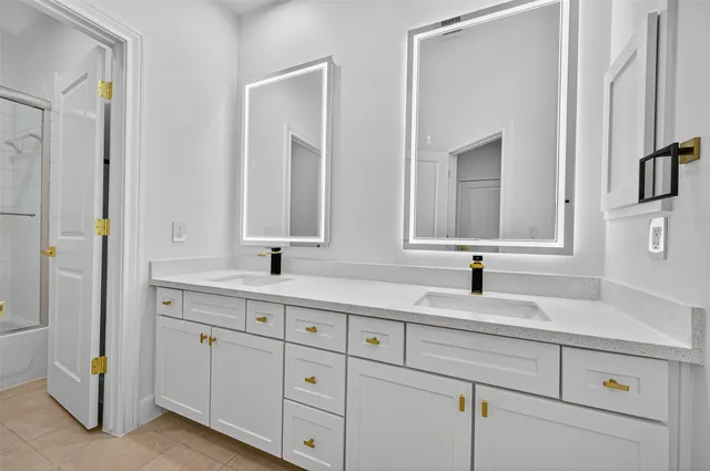 $845,000 | 28 Riva Row, Spring, TX 77380