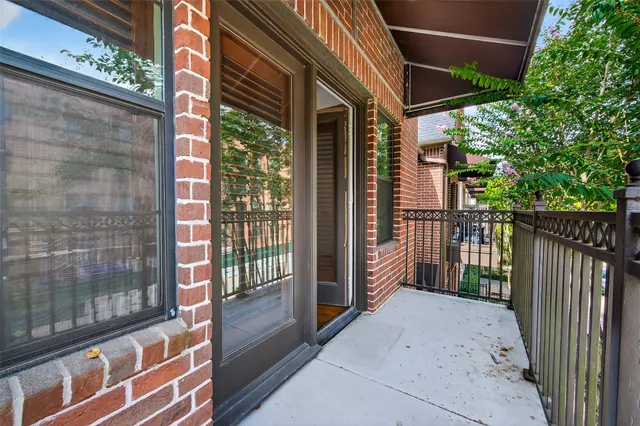 $845,000 | 28 Riva Row, Spring, TX 77380