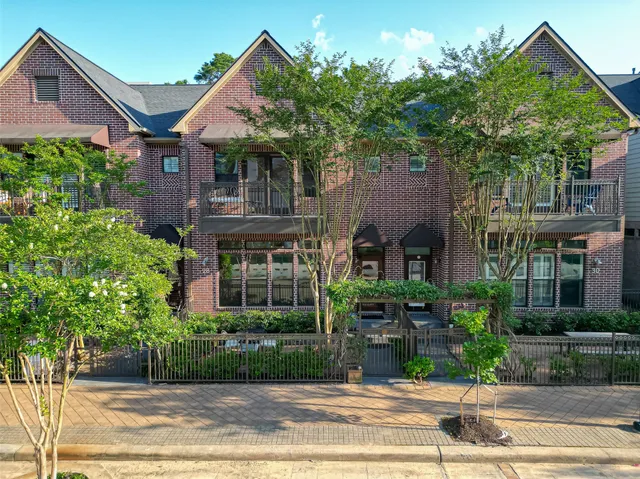 $845,000 | 28 Riva Row, Spring, TX 77380