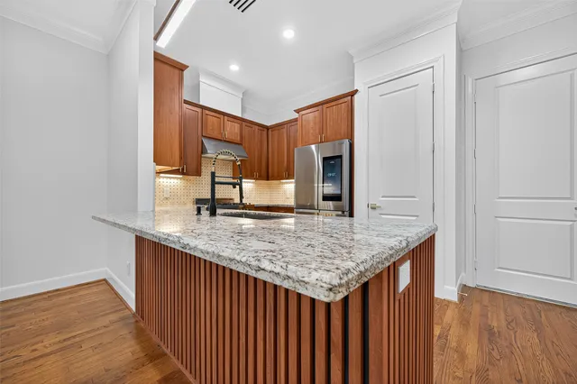 $845,000 | 28 Riva Row, Spring, TX 77380