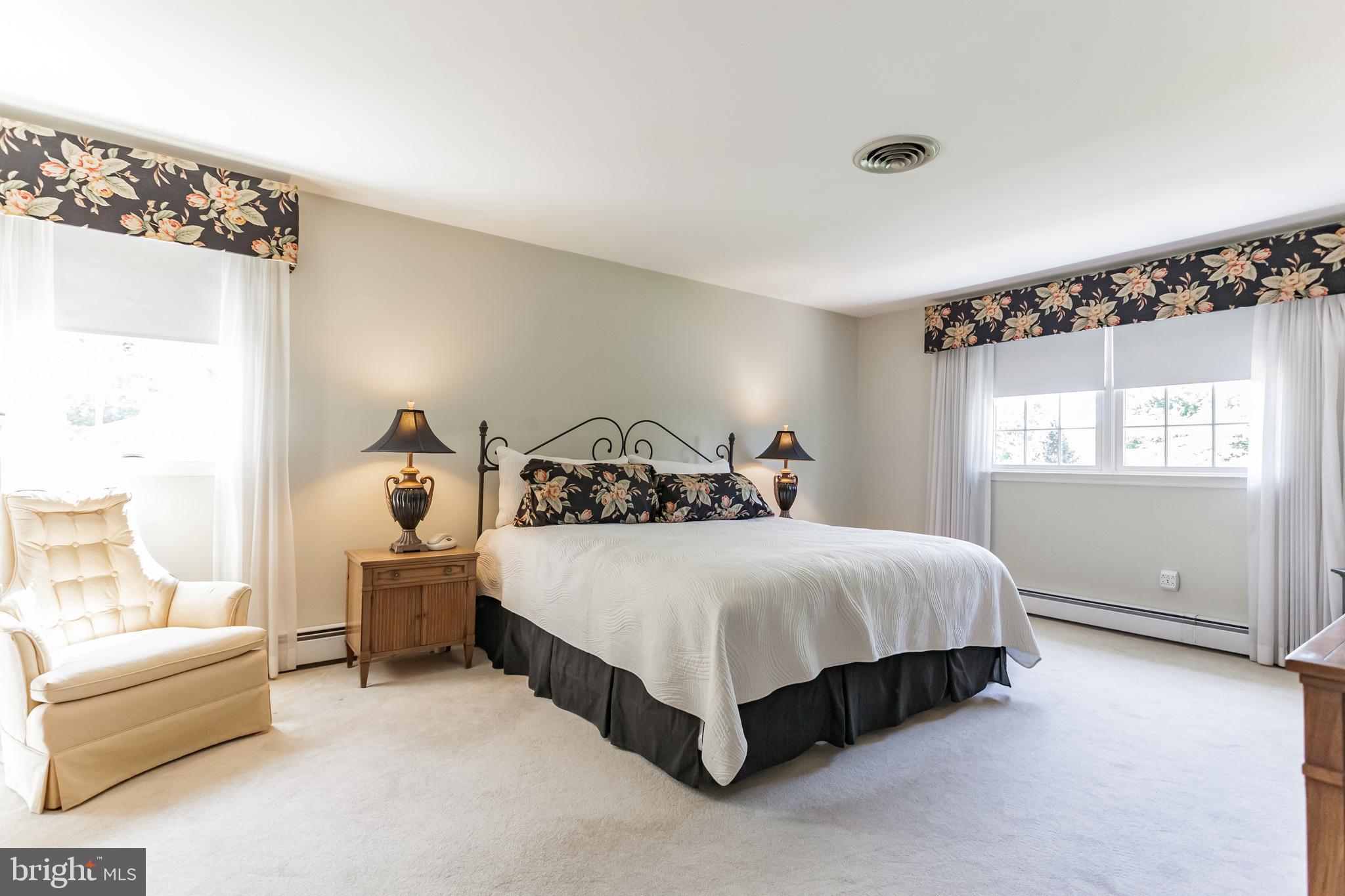 18 East Robin Road Holland, PA 18966 - Photo 17 of 30 Primary Bedroom 19' x 13'