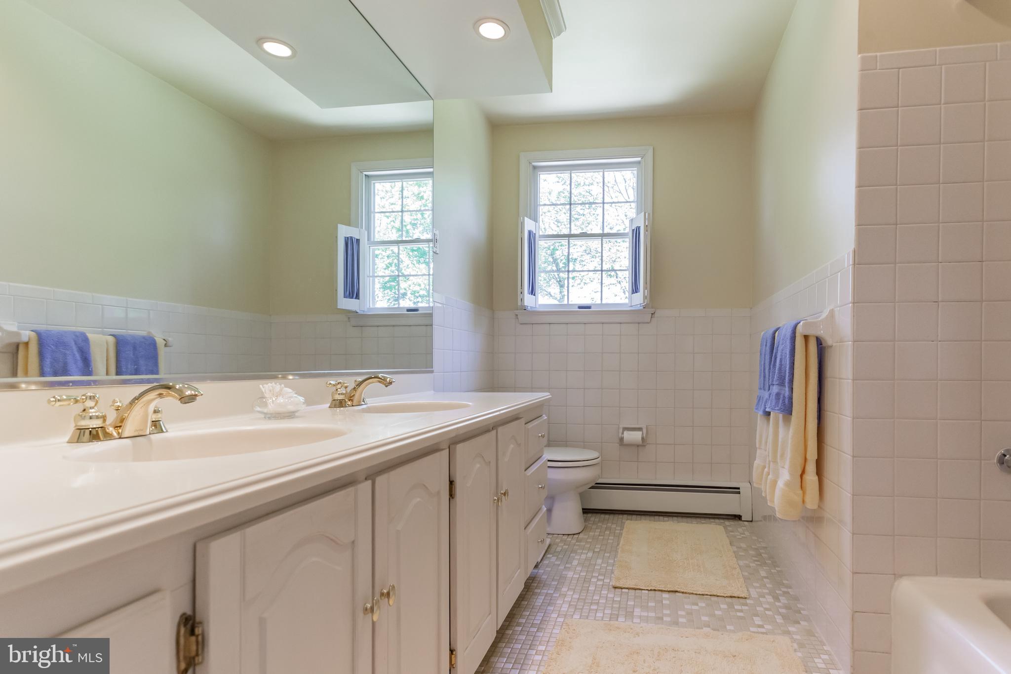 18 East Robin Road Holland, PA 18966 - Photo 24 of 30 Hall Bath