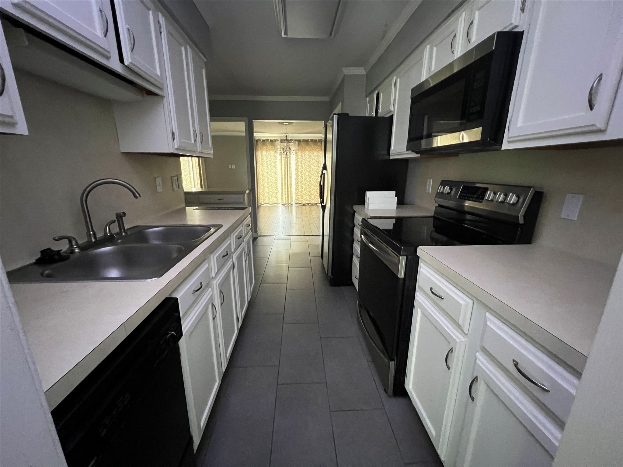 5801 Lumberdale Road, Unit 165 Houston, TX 77092 - Photo 16 of 32 a kitchen with a sink stove and microwave