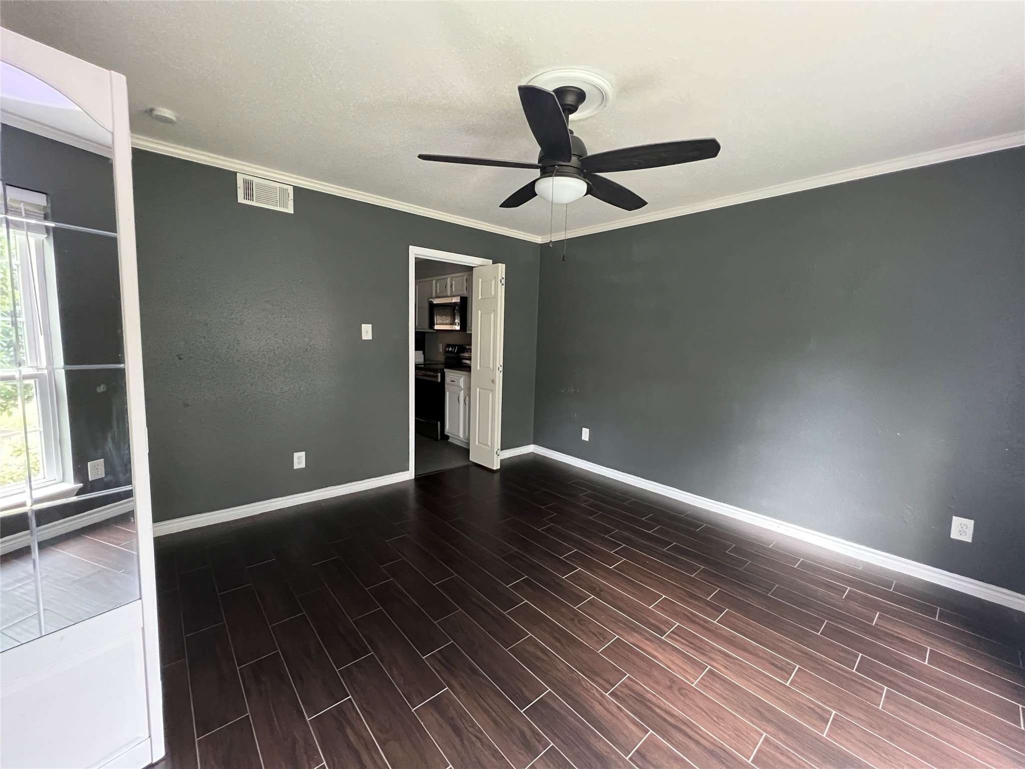 5801 Lumberdale Road, Unit 165 Houston, TX 77092 - Photo 23 of 32 a view of a livingroom with a hall and wooden floor