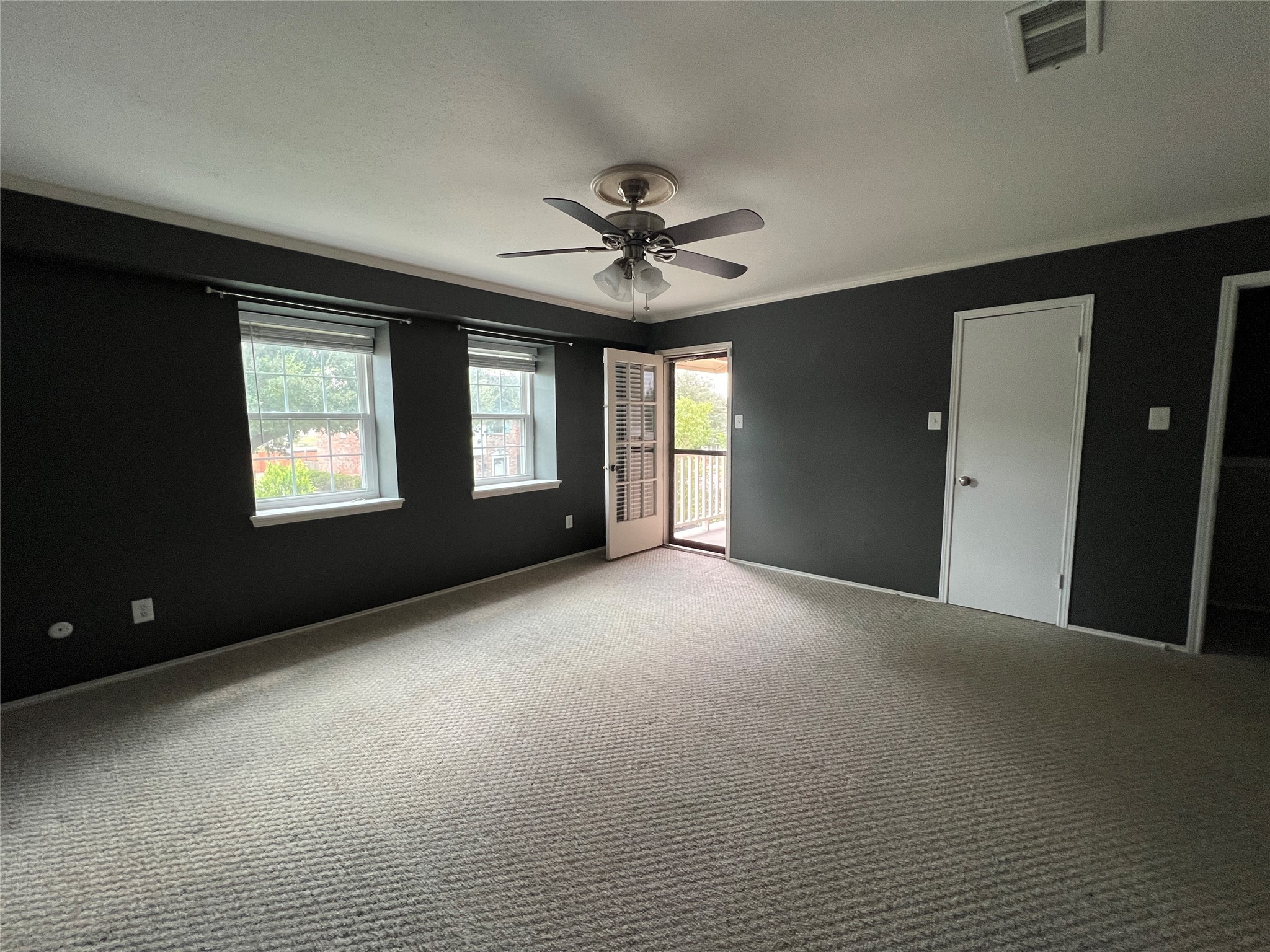 5801 Lumberdale Road, Unit 165 Houston, TX 77092 - Photo 27 of 32 a view of a livingroom with a ceiling fan and window