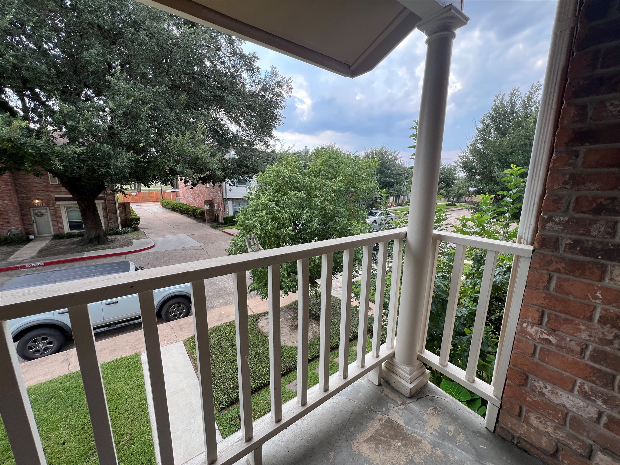 5801 Lumberdale Road, Unit 165 Houston, TX 77092 - Photo 28 of 32 a view of balcony with furniture