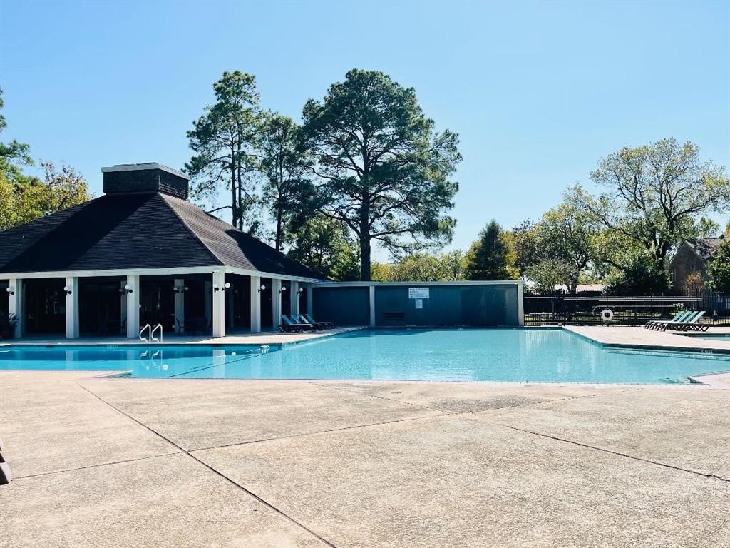 5801 Lumberdale Road, Unit 165 Houston, TX 77092 - Photo 9 of 32 front view of a house with a yard