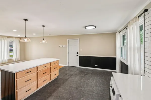 $300,000 | 5230 Park Lane, Crestwood, IL 60418