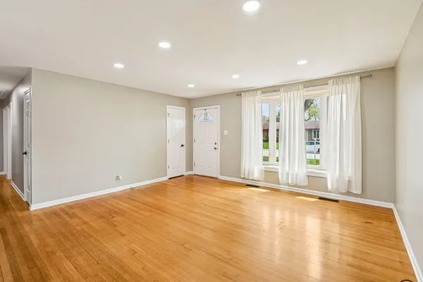 $300,000 | 5230 Park Lane, Crestwood, IL 60418