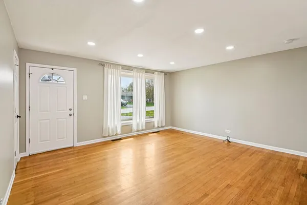 $300,000 | 5230 Park Lane, Crestwood, IL 60418