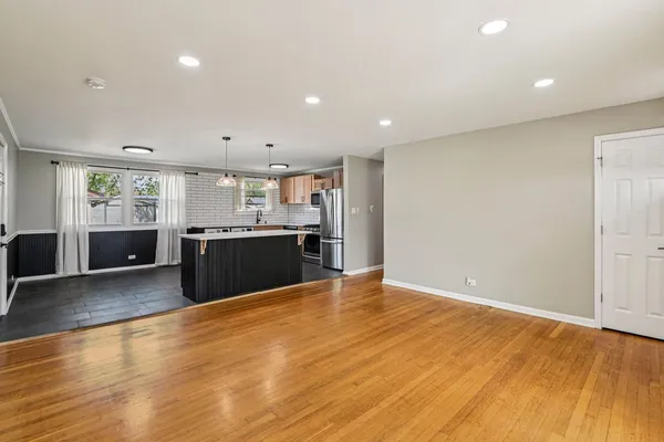 $300,000 | 5230 Park Lane, Crestwood, IL 60418