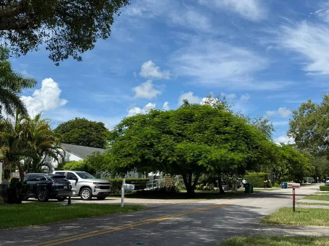 $775,000 | 5822 Southwest 60th Street, Miami, FL 33143