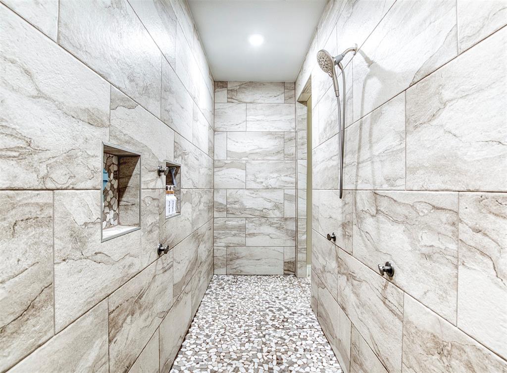 2121 Canyon Lake Road Wills Point, TX 75169 - Photo 22 of 40 a bathroom with a shower