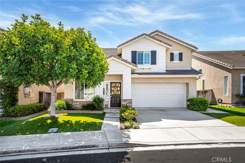 Welcome Home to 8 Birch Dr.